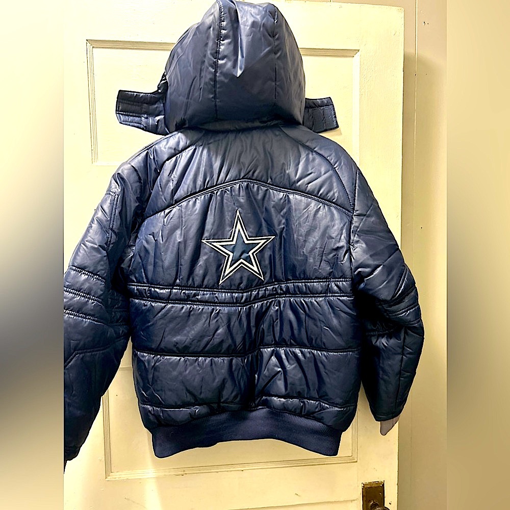 New Dallas Cowboys puffy jacket with hood size XL Youth